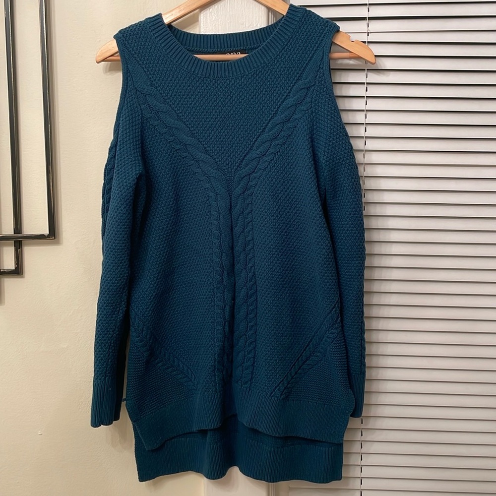 ANA SIZE LRGE TUNIC COLD SHOULDER SWEATER